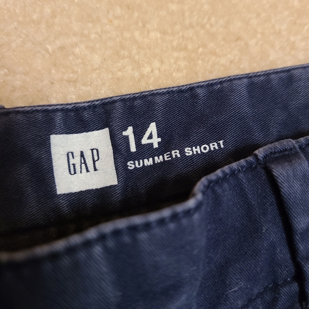 GAP shorts - Picture 2 of 3